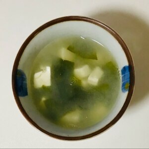 わかめと豆腐の味噌汁